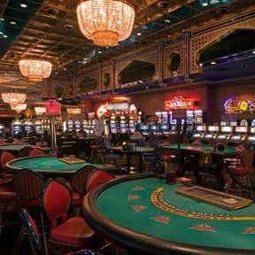 pools Speed Blackjack dealer card layout and hand completion sequence